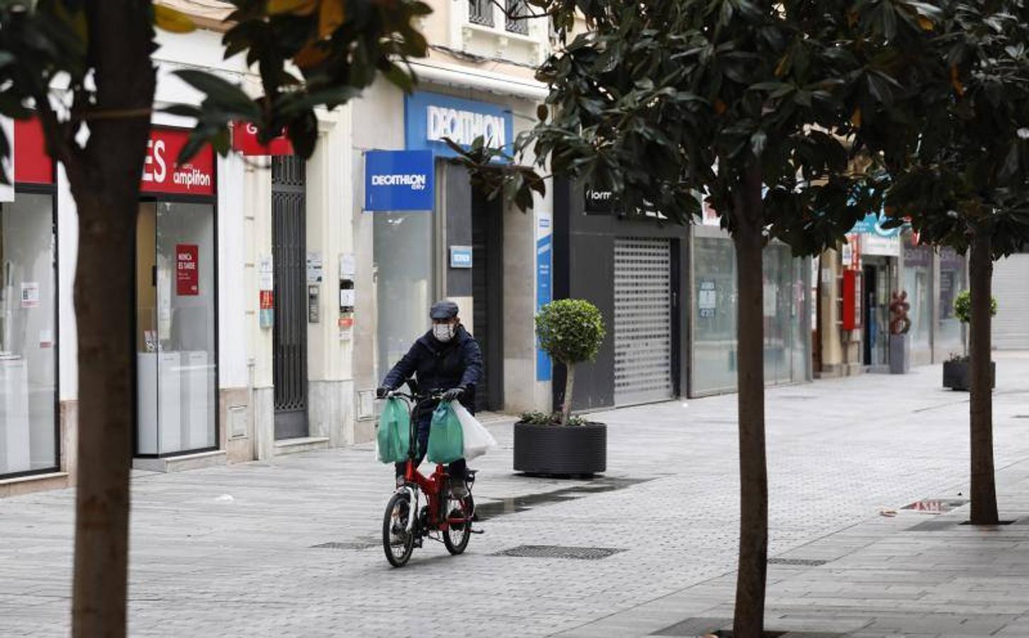 El centro comercial de Córdoba durante la crisis del coronavirus, en imágenes