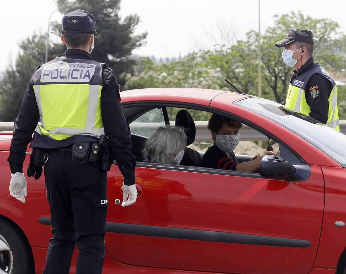 Controles en las salidas de Sevilla para evitar que se salten el estado de alarma en Semana Santa