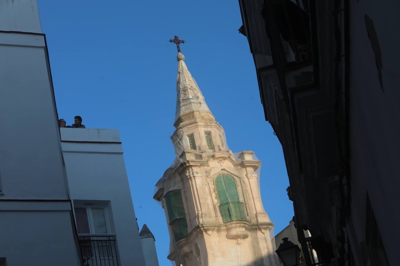 FOTOS: Cádiz, en silencio y vaciado este Jueves Santo