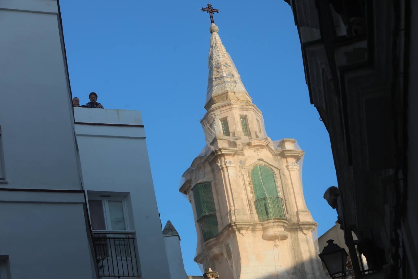 FOTOS: Cádiz, en silencio y vaciado este Jueves Santo