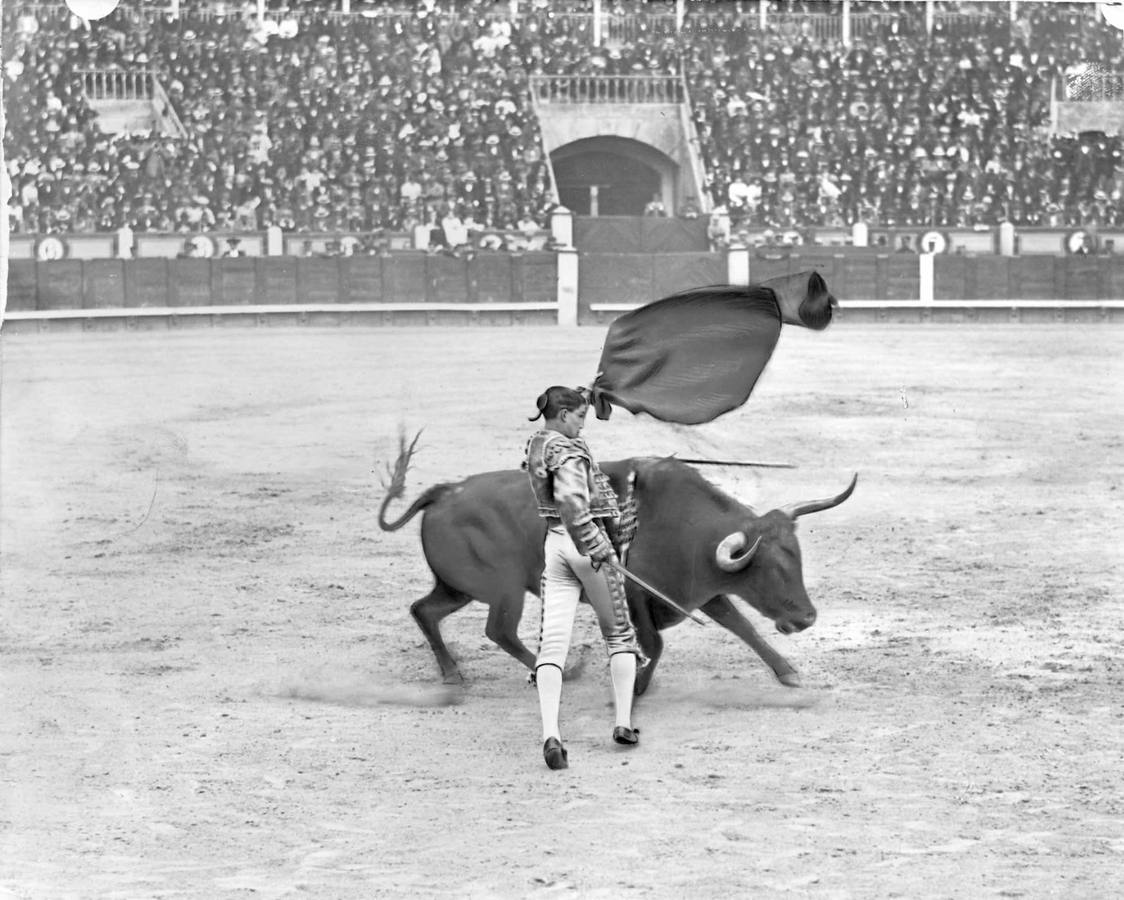 Pase de pecho de Joselito «El Gallo» en la Corrida de la Prensa de Madrid de 1912