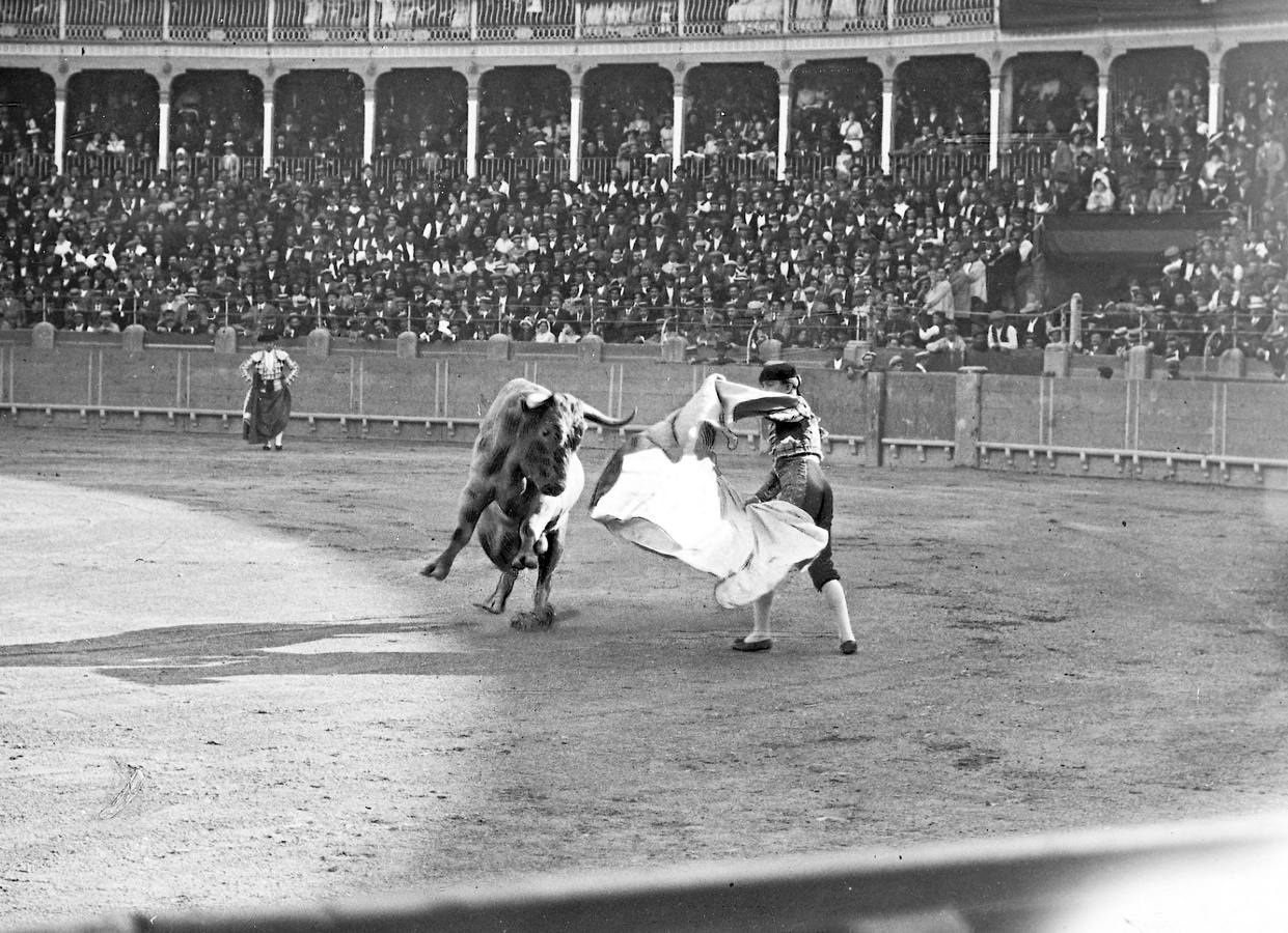 Verónica de Joselito «El Gallo» en la ocrrida del Día del Pilar en la Plaza de Zaragoza en 1913