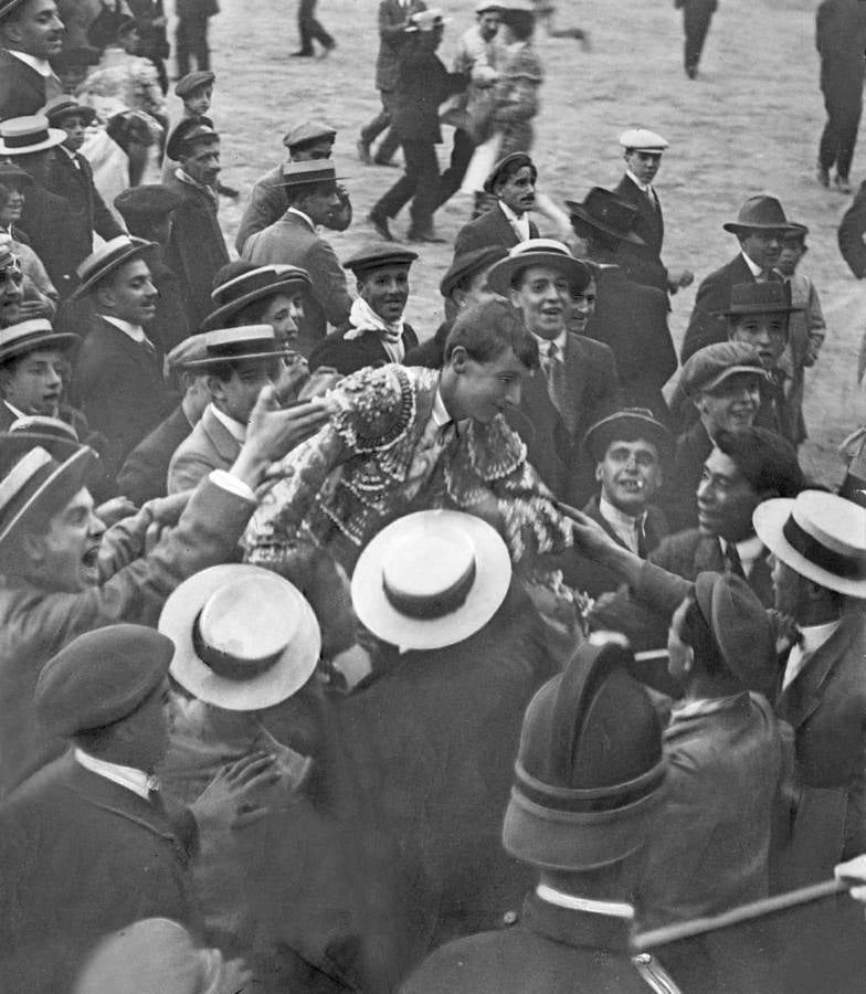 Salida a hombros de Joselito «El Gallo» como novillero