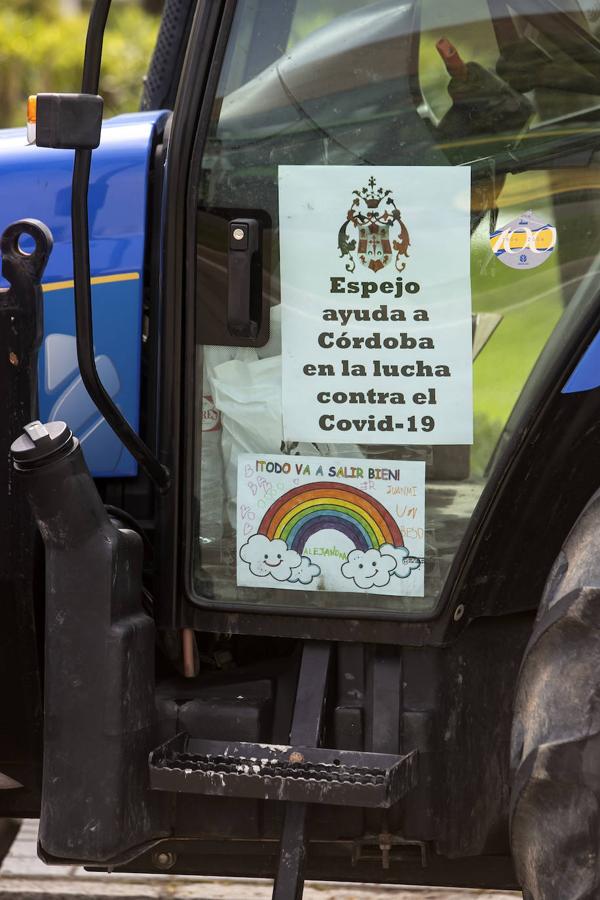 El homenaje de los agricultores a los sanitarios de Córdoba, en imágenes