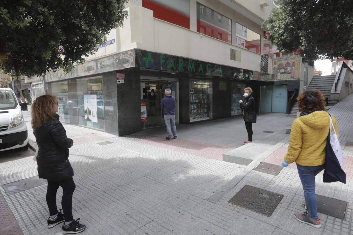 Sábado Santo de colas en calles vacías