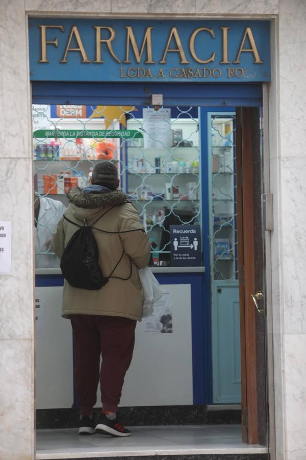 Sábado Santo de colas en calles vacías