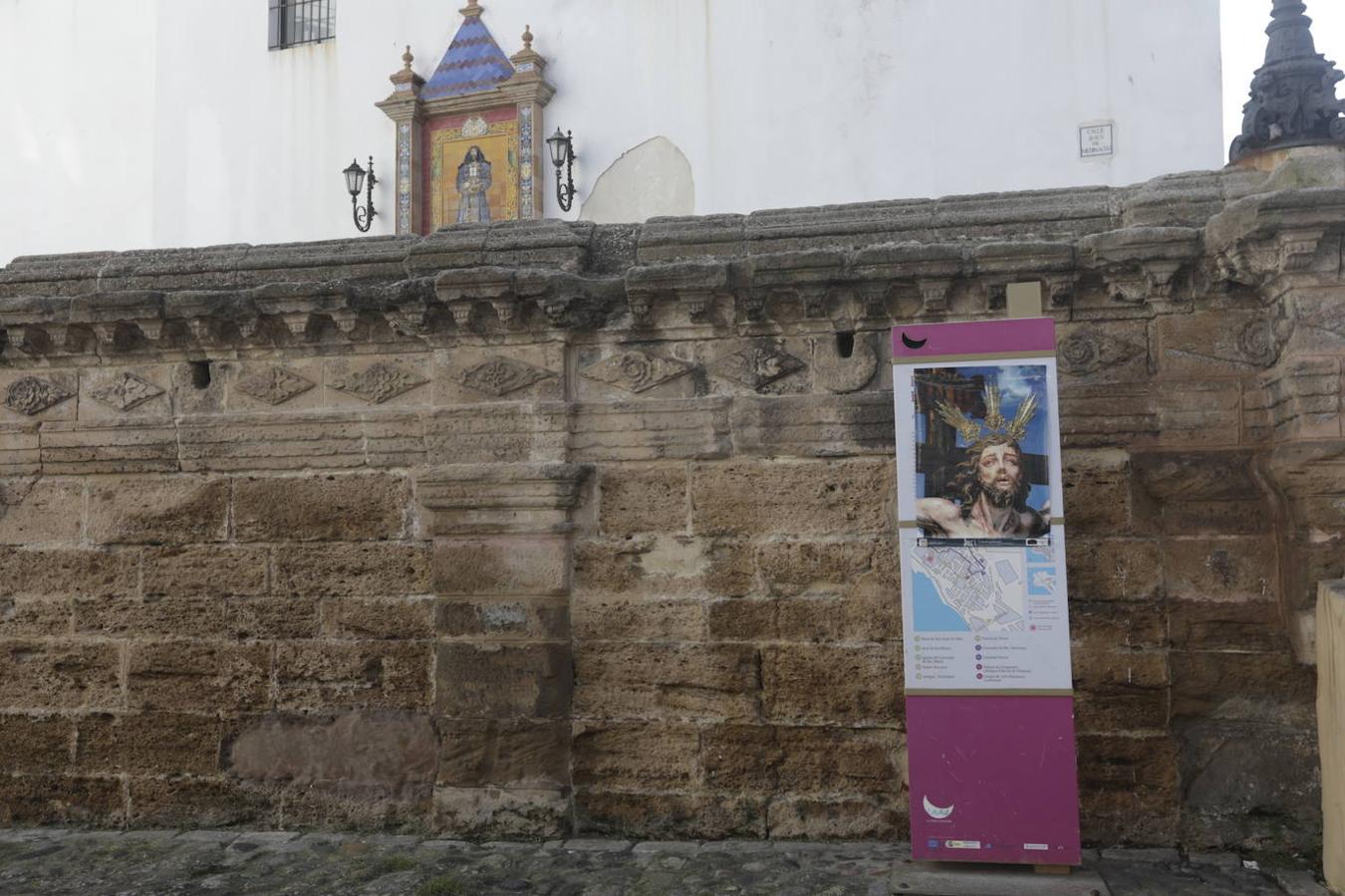 Sábado Santo de colas en calles vacías