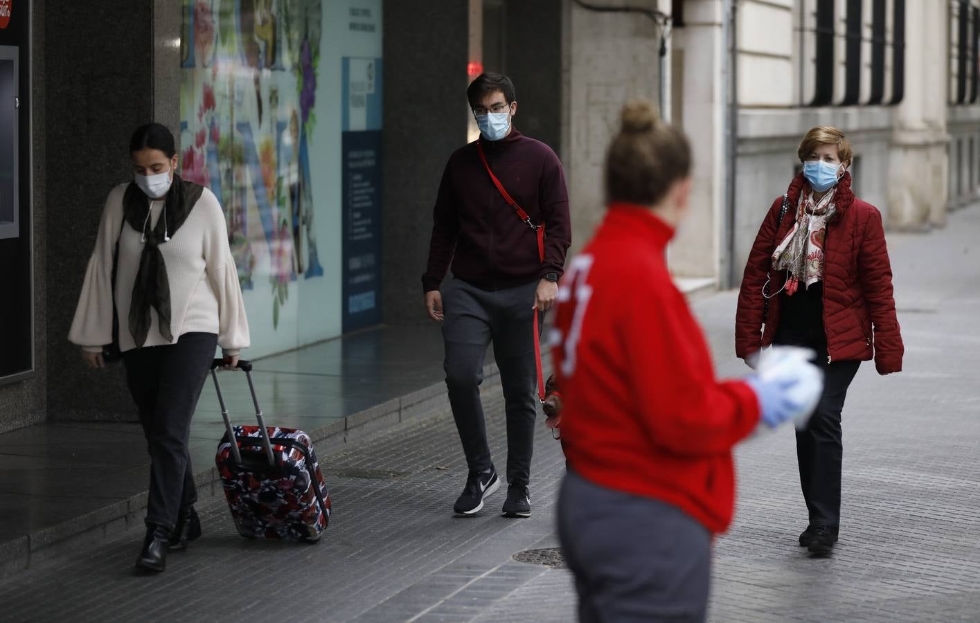 El reparto de mascarillas en Córdoba, en imágenes