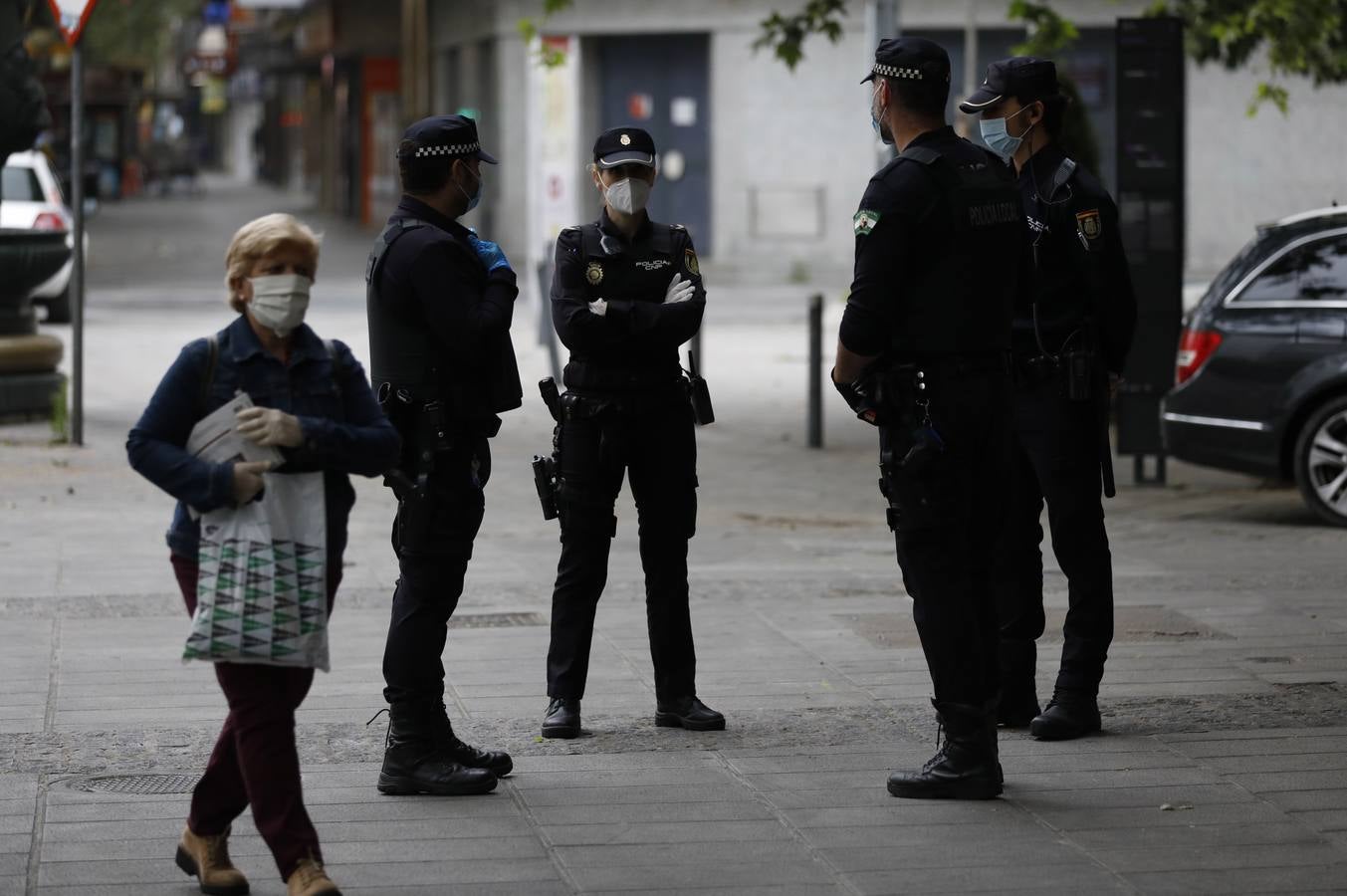 El reparto de mascarillas en Córdoba, en imágenes