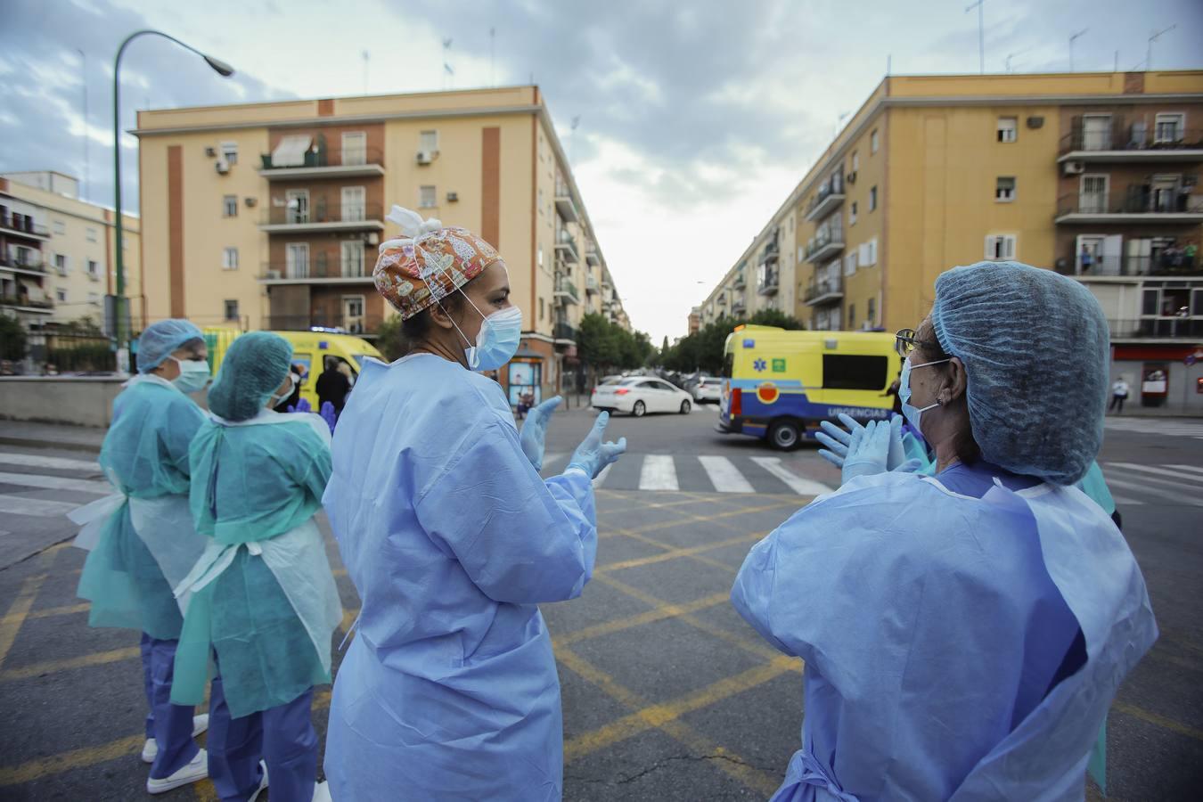 Aplausos al esfuerzo en el Hospital Virgen del Rocío