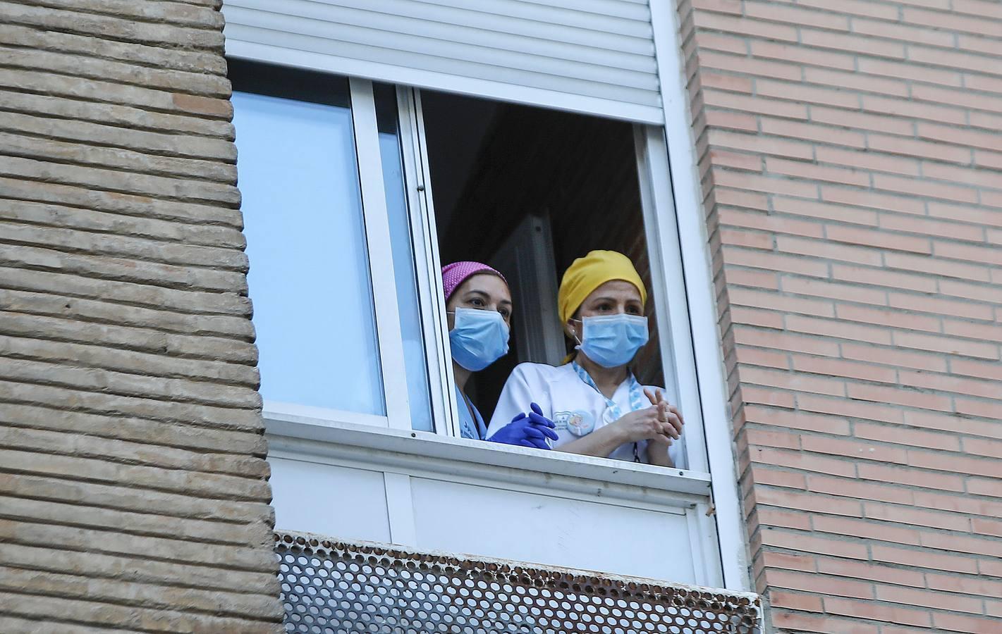 Aplausos al esfuerzo en el Hospital Virgen del Rocío