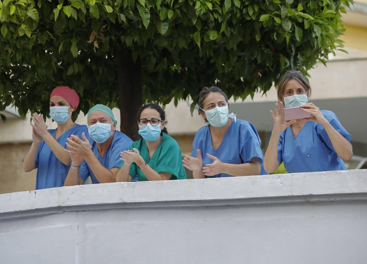 Aplausos al esfuerzo en el Hospital Virgen del Rocío