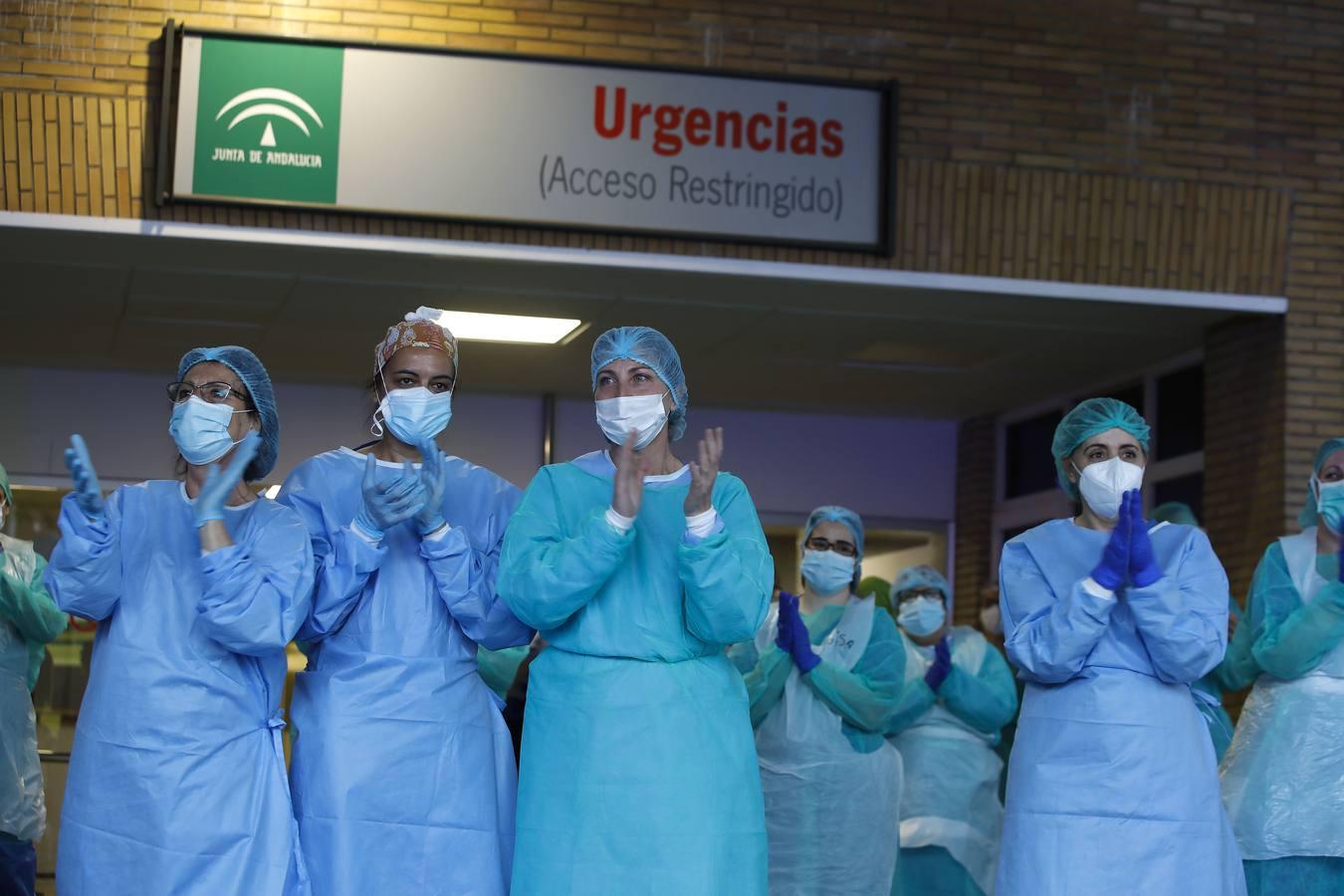 Aplausos al esfuerzo en el Hospital Virgen del Rocío