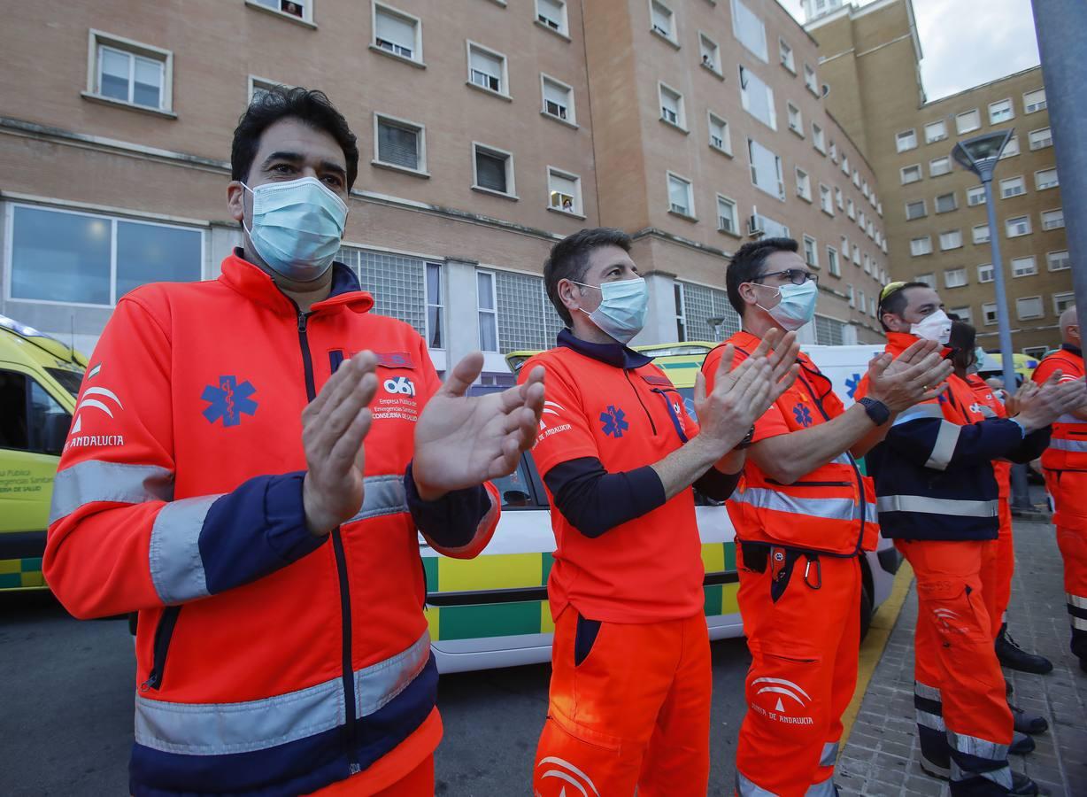 Aplausos al esfuerzo en el Hospital Virgen del Rocío