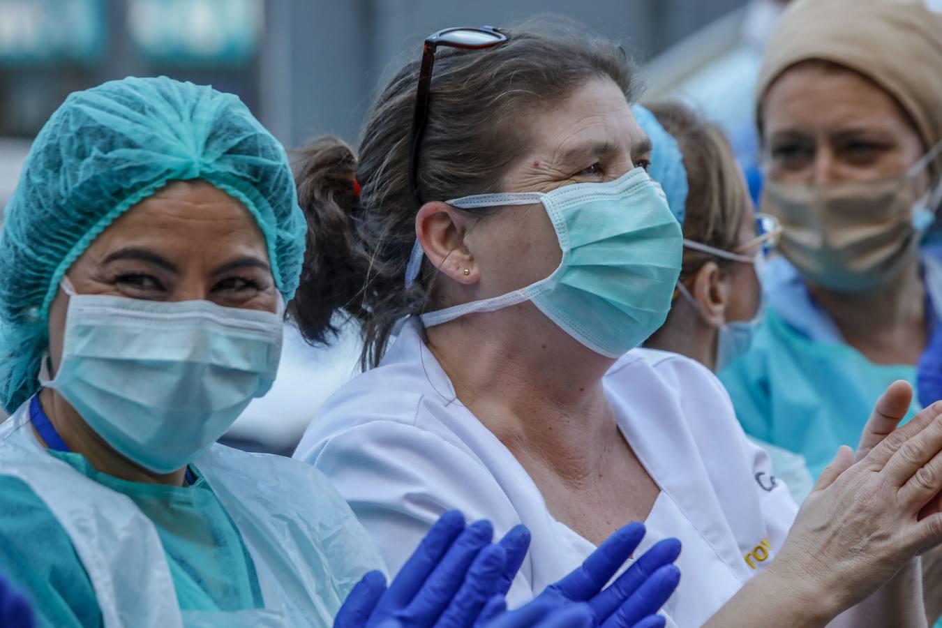 Aplausos al esfuerzo en el Hospital Virgen del Rocío