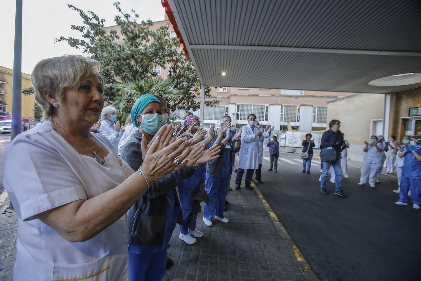 Aplausos al esfuerzo en el Hospital Virgen del Rocío