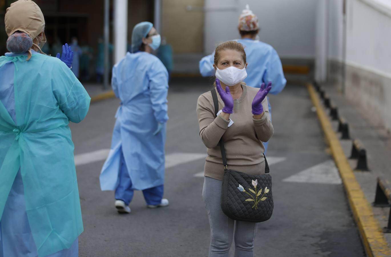 Aplausos al esfuerzo en el Hospital Virgen del Rocío