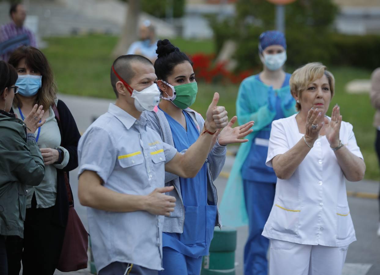 Aplausos al esfuerzo en el Hospital Virgen del Rocío