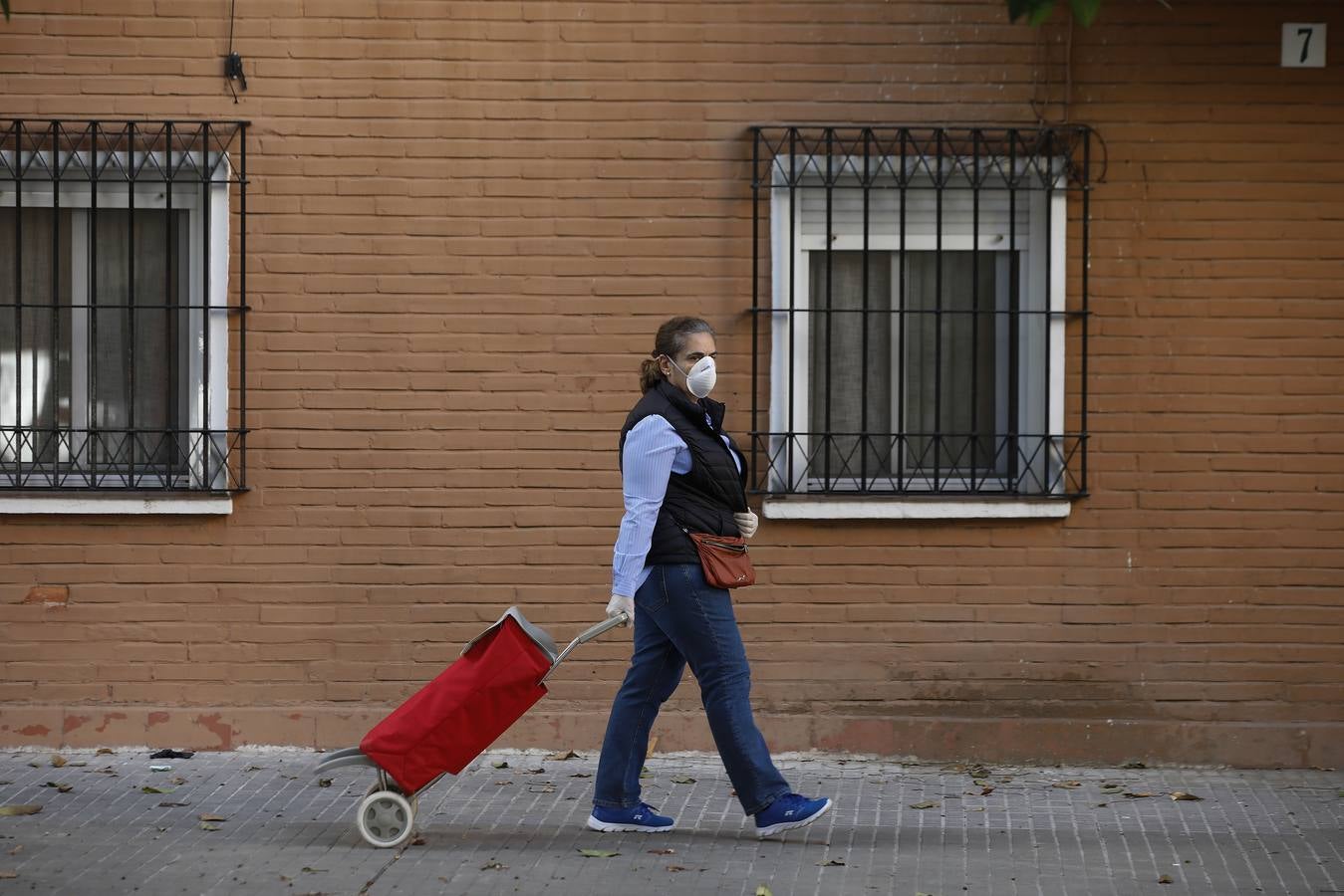 Coronavirus en Sevilla: así transcurre el confinamiento en el barrio de El Juncal