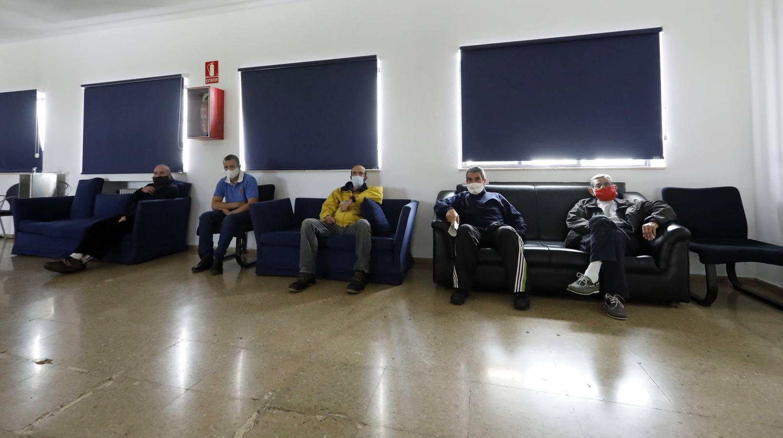 La vida confinada por coronavirus en el Colegio Séneca de Córdoba para los sin techo