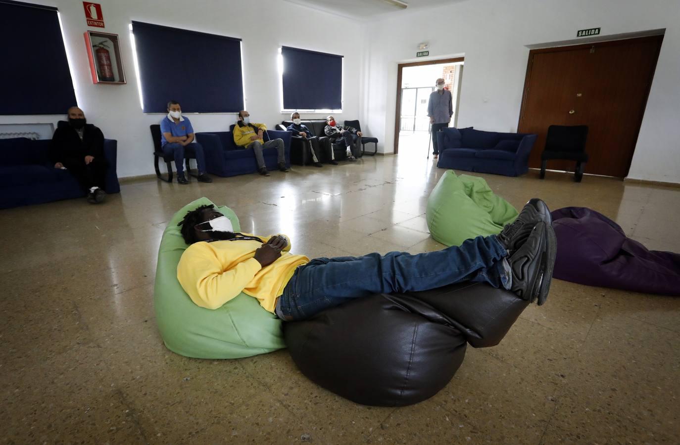 La vida confinada por coronavirus en el Colegio Séneca de Córdoba para los sin techo