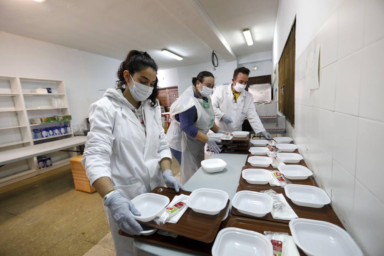 La vida confinada por coronavirus en el Colegio Séneca de Córdoba para los sin techo