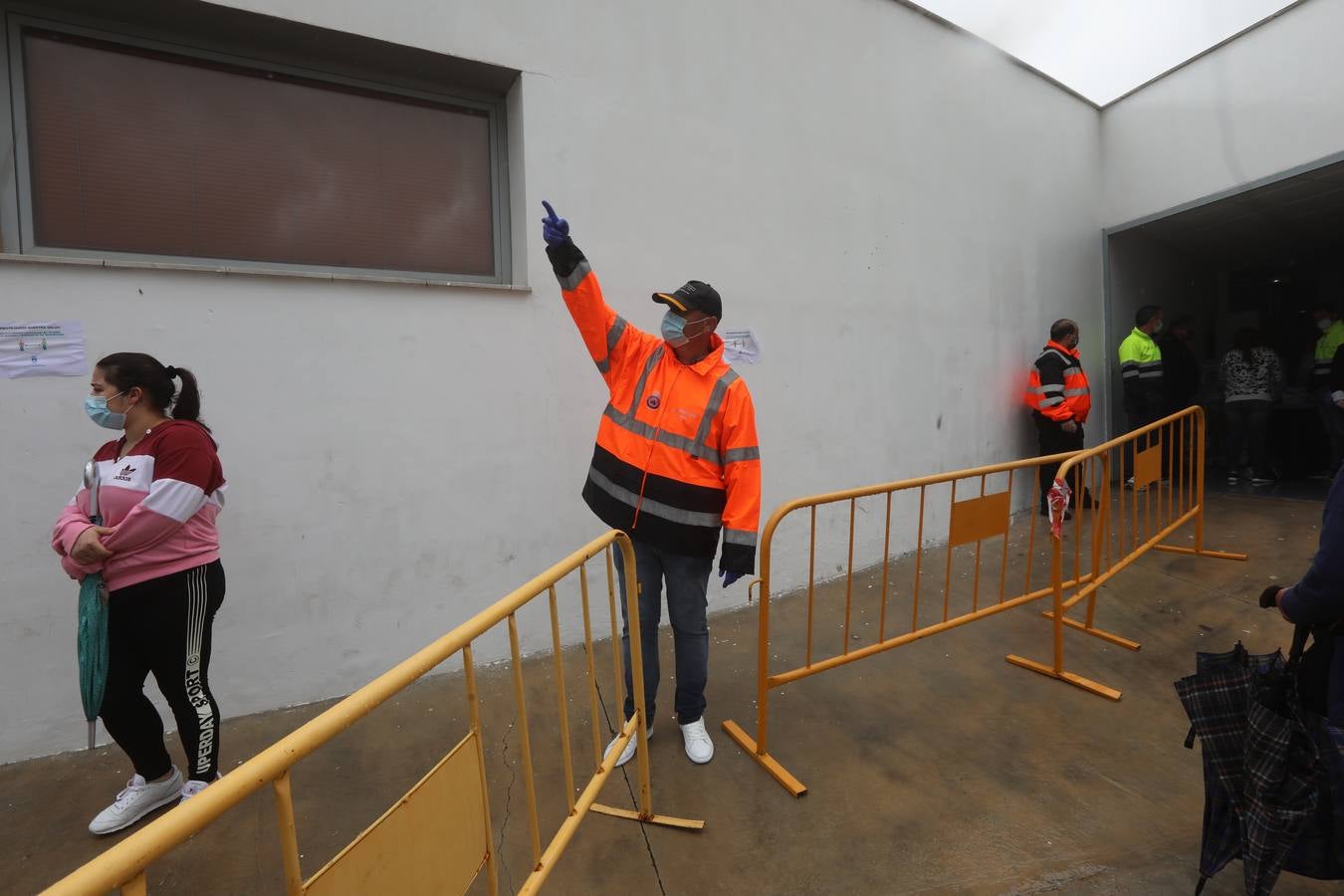 FOTOS: Reparto de alimentos a familias en El Puerto