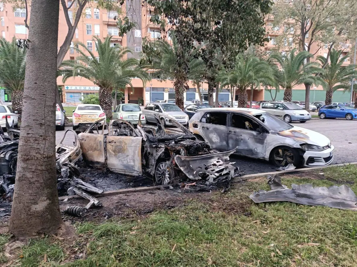 Queman cuatro coches durante la madrugada de este viernes en Sevilla Este
