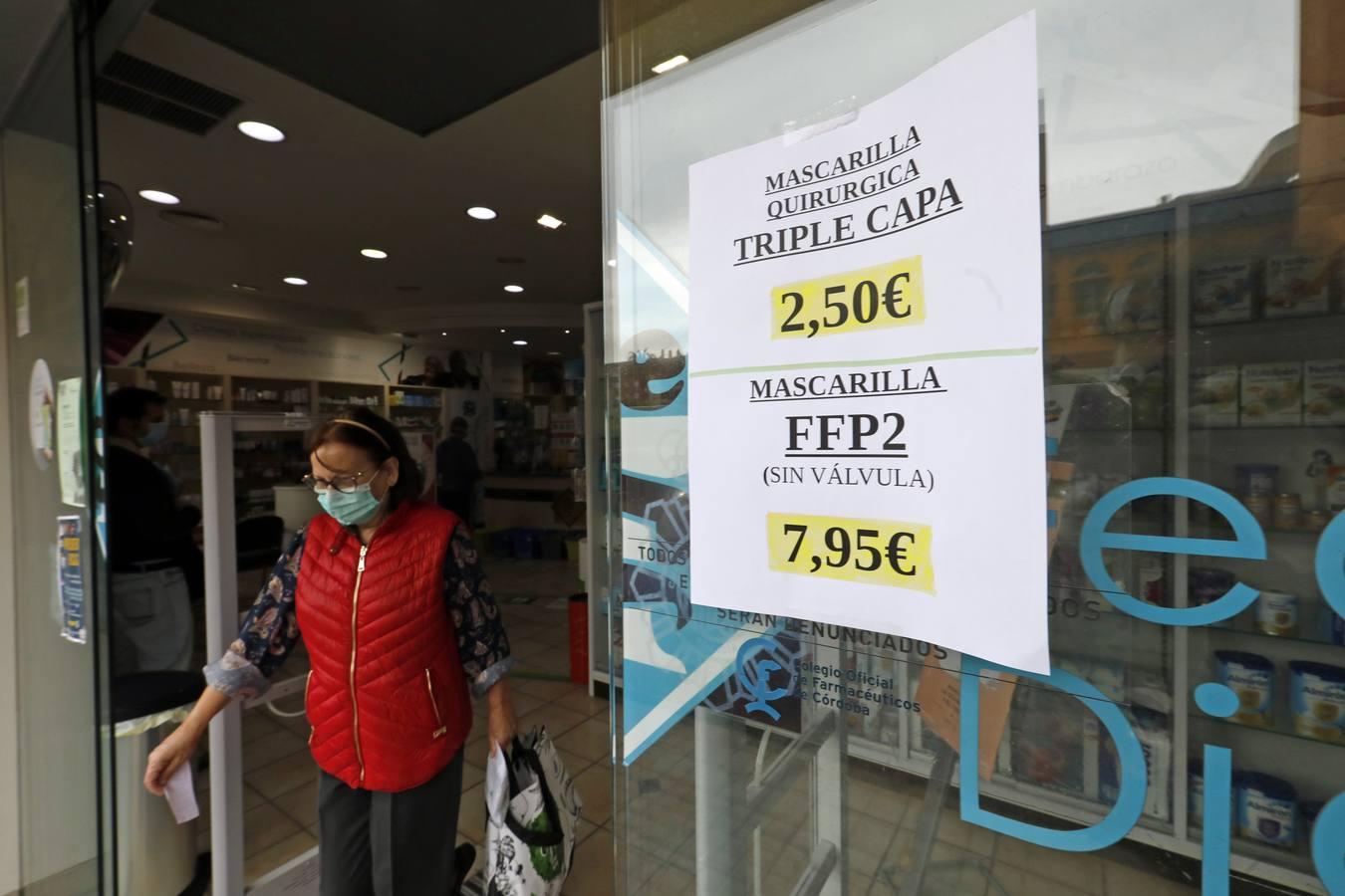 Las farmacias de Córdoba vuelven a vender mascarillas, en imágenes