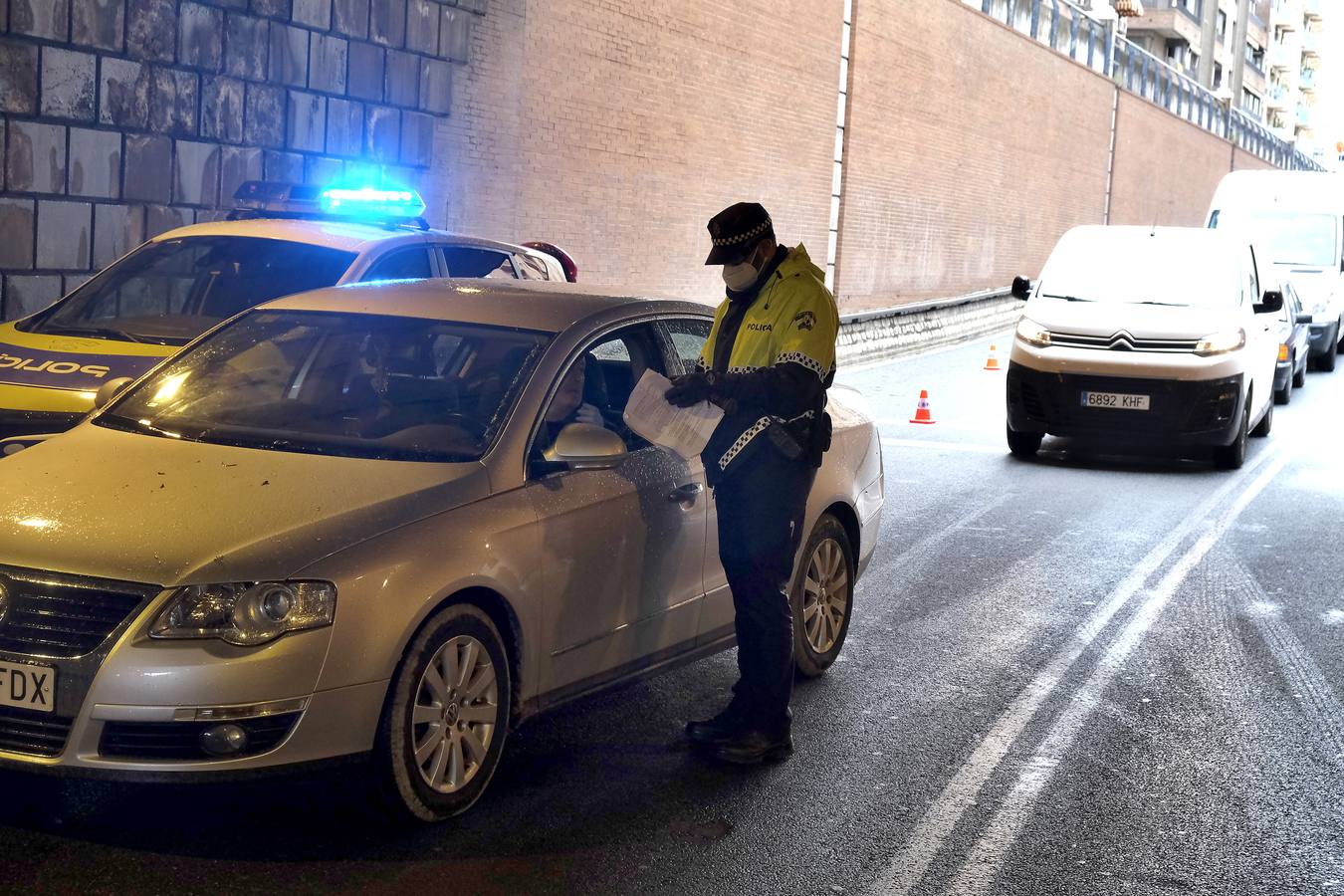 Coronavirus en Sevilla: la Policía Local intercepta un vehículo con ocho ocupantes y sin ITV