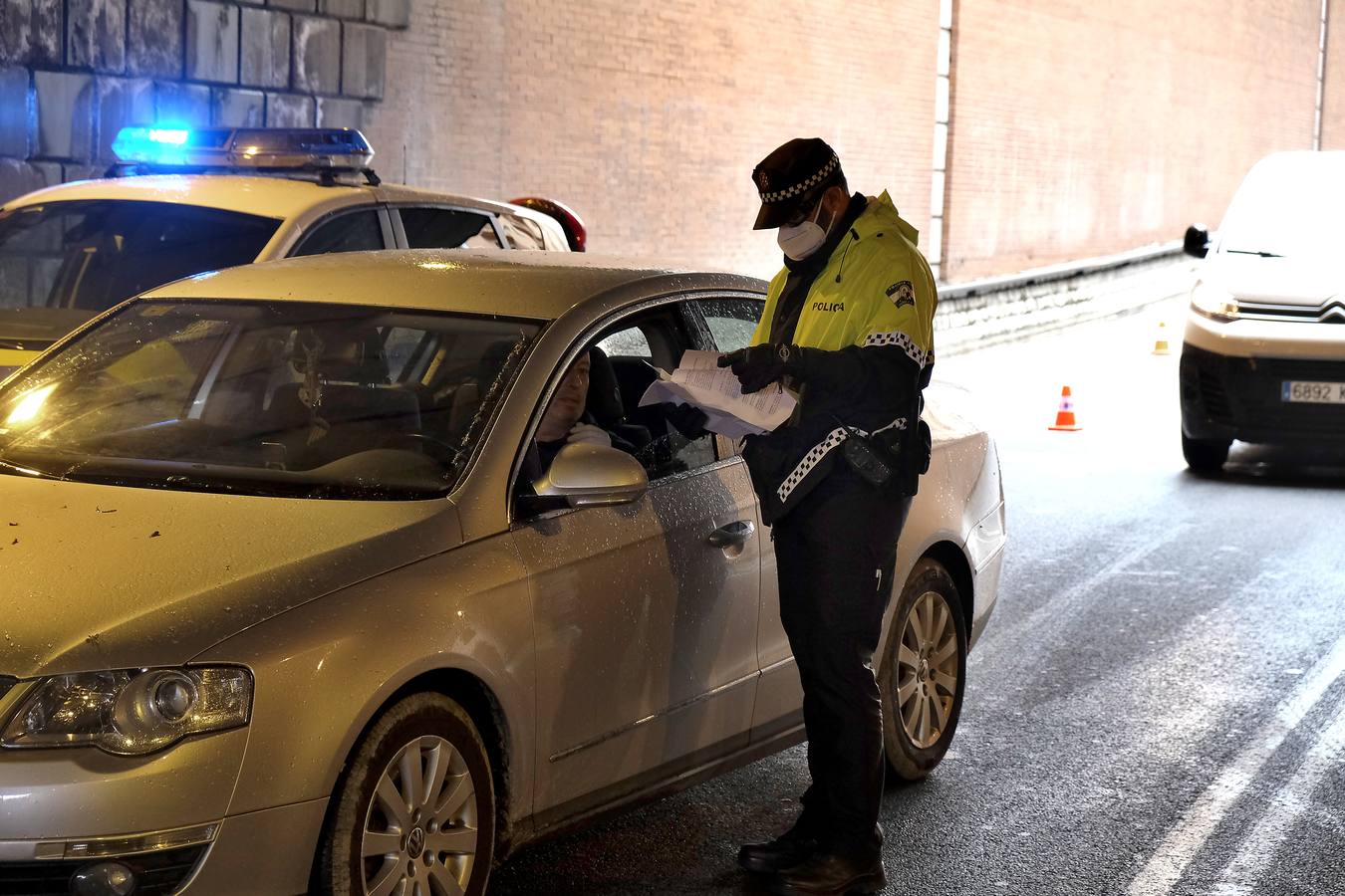 Coronavirus en Sevilla: la Policía Local intercepta un vehículo con ocho ocupantes y sin ITV