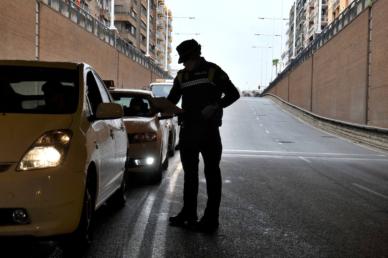 Coronavirus en Sevilla: la Policía Local intercepta un vehículo con ocho ocupantes y sin ITV