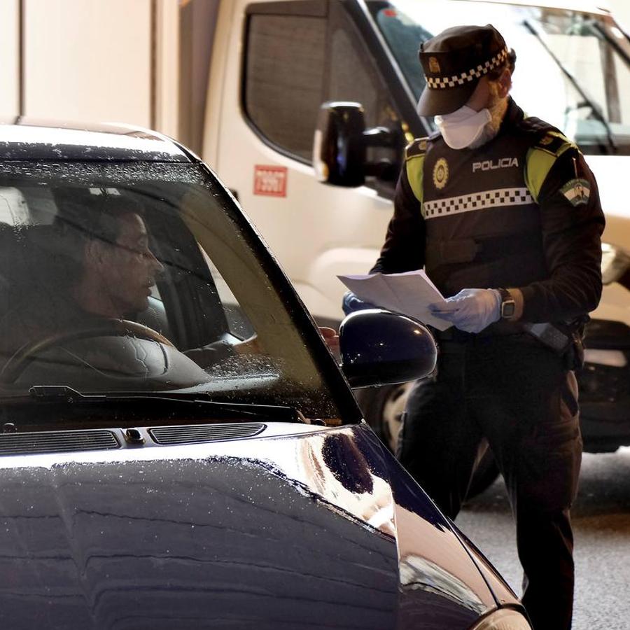 Coronavirus en Sevilla: la Policía Local intercepta un vehículo con ocho ocupantes y sin ITV