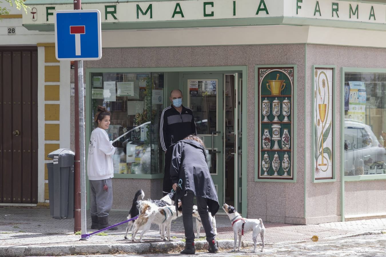 Coronavirus en Sevilla: un día del estado de alarma en la barriada del Retiro Obrero