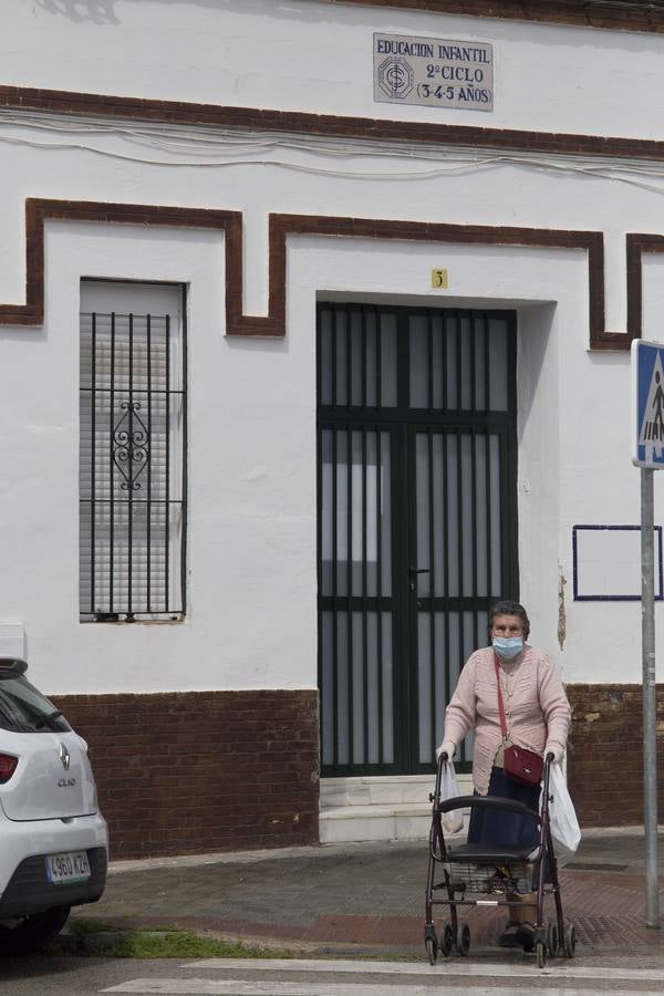 Coronavirus en Sevilla: un día del estado de alarma en la barriada del Retiro Obrero