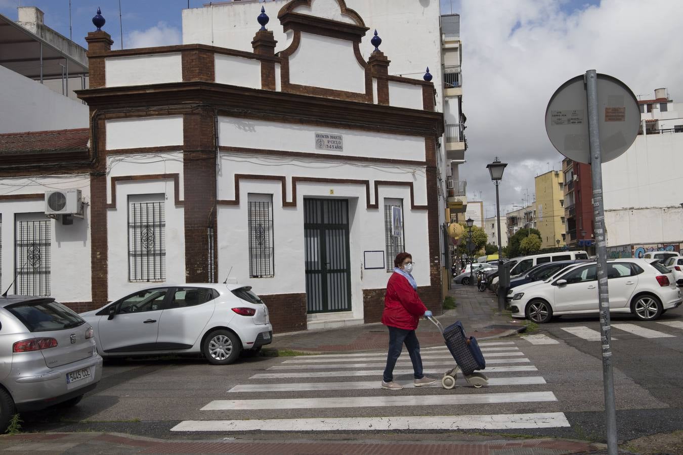 Coronavirus en Sevilla: un día del estado de alarma en la barriada del Retiro Obrero