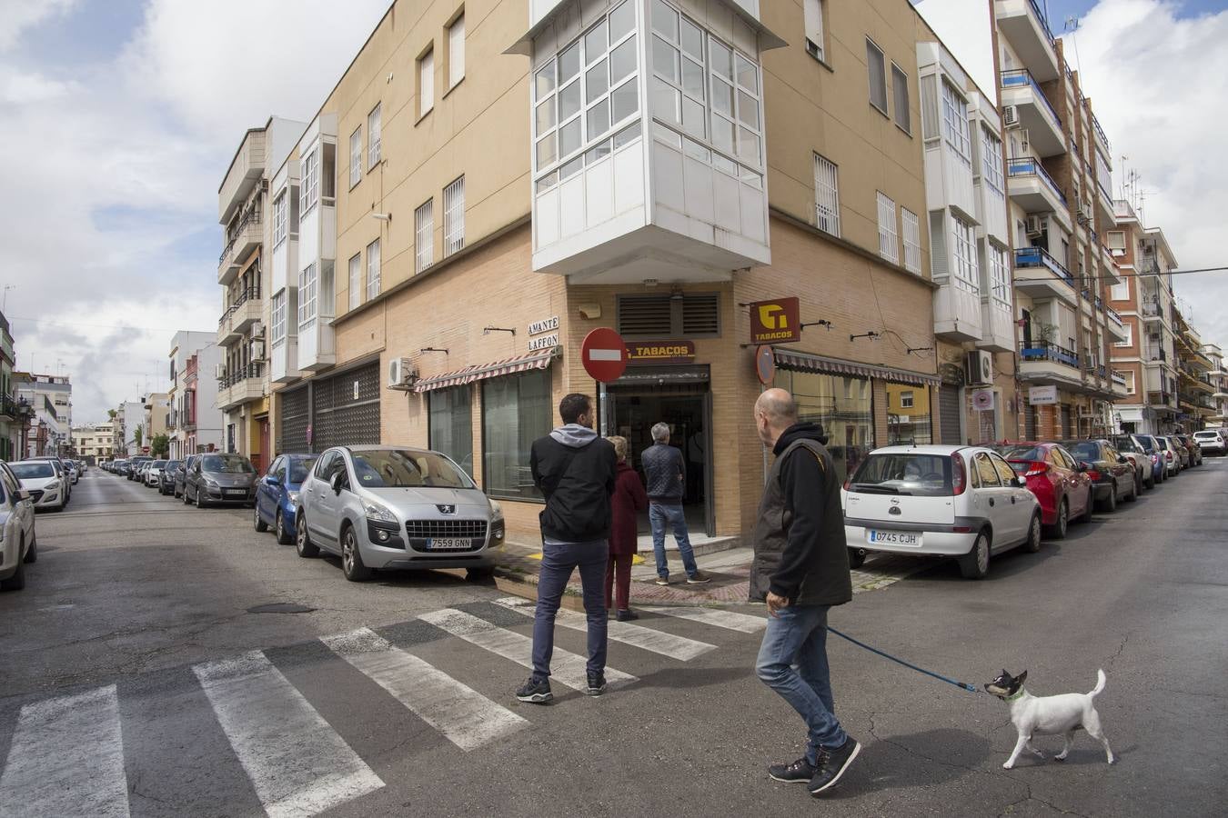 Coronavirus en Sevilla: un día del estado de alarma en la barriada del Retiro Obrero