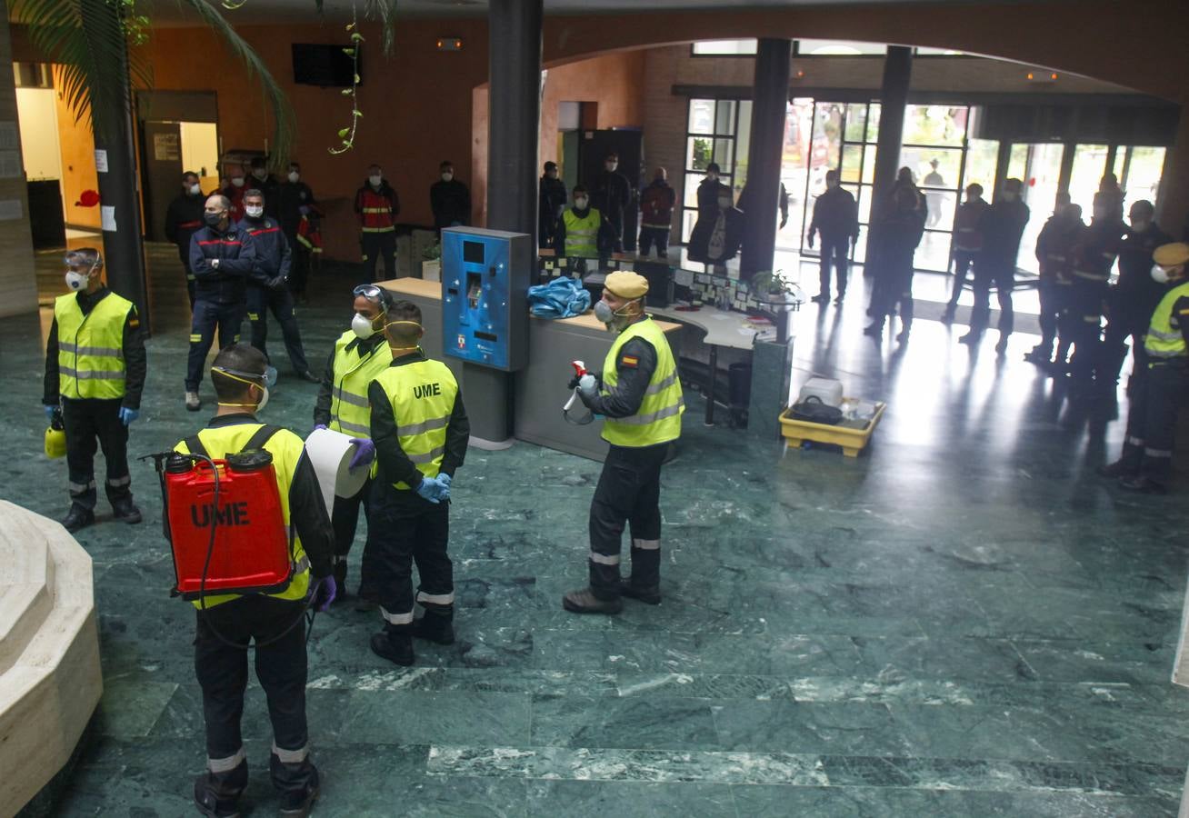 La UME imparte formación sobre prevención y control de coronavirus a los bomberos de Dos Hermanas