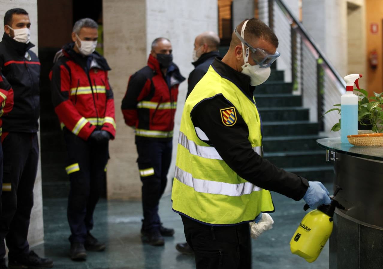 La UME imparte formación sobre prevención y control de coronavirus a los bomberos de Dos Hermanas