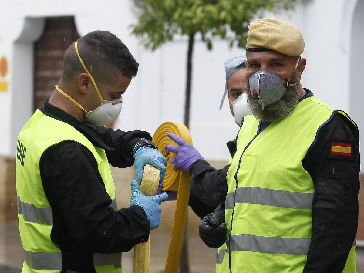 La UME imparte formación sobre prevención y control de coronavirus a los bomberos de Dos Hermanas