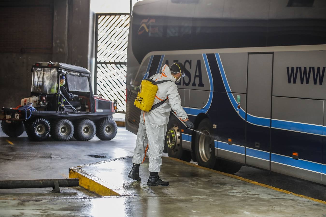 Crisis del coronavirus: Desinfección de la Plaza de Armas a cargo de la UME