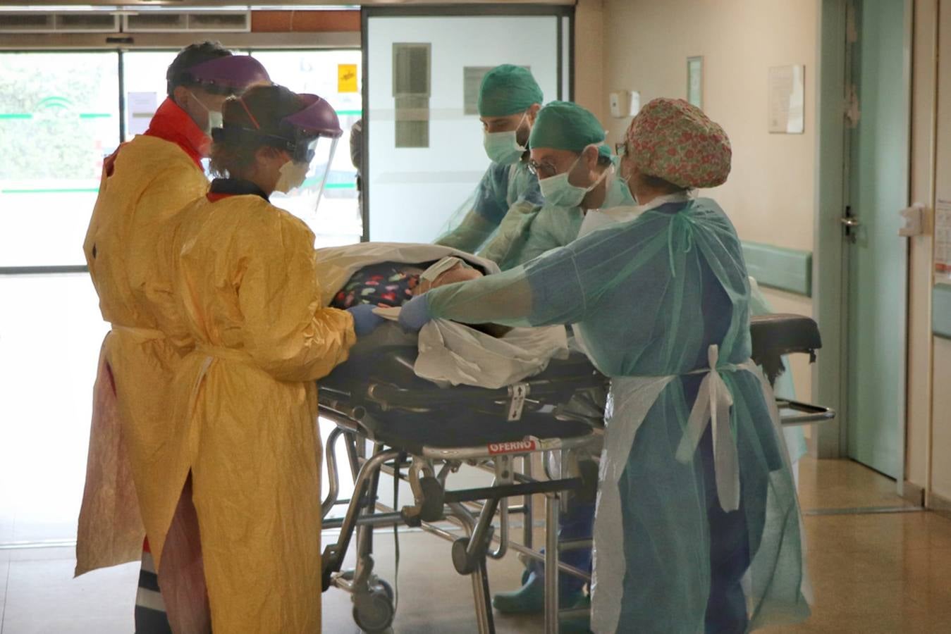 En imágenes, la crisis del Covid-19 desde los ojos de los sanitarios del Hospital Reina Sofía de Córdoba