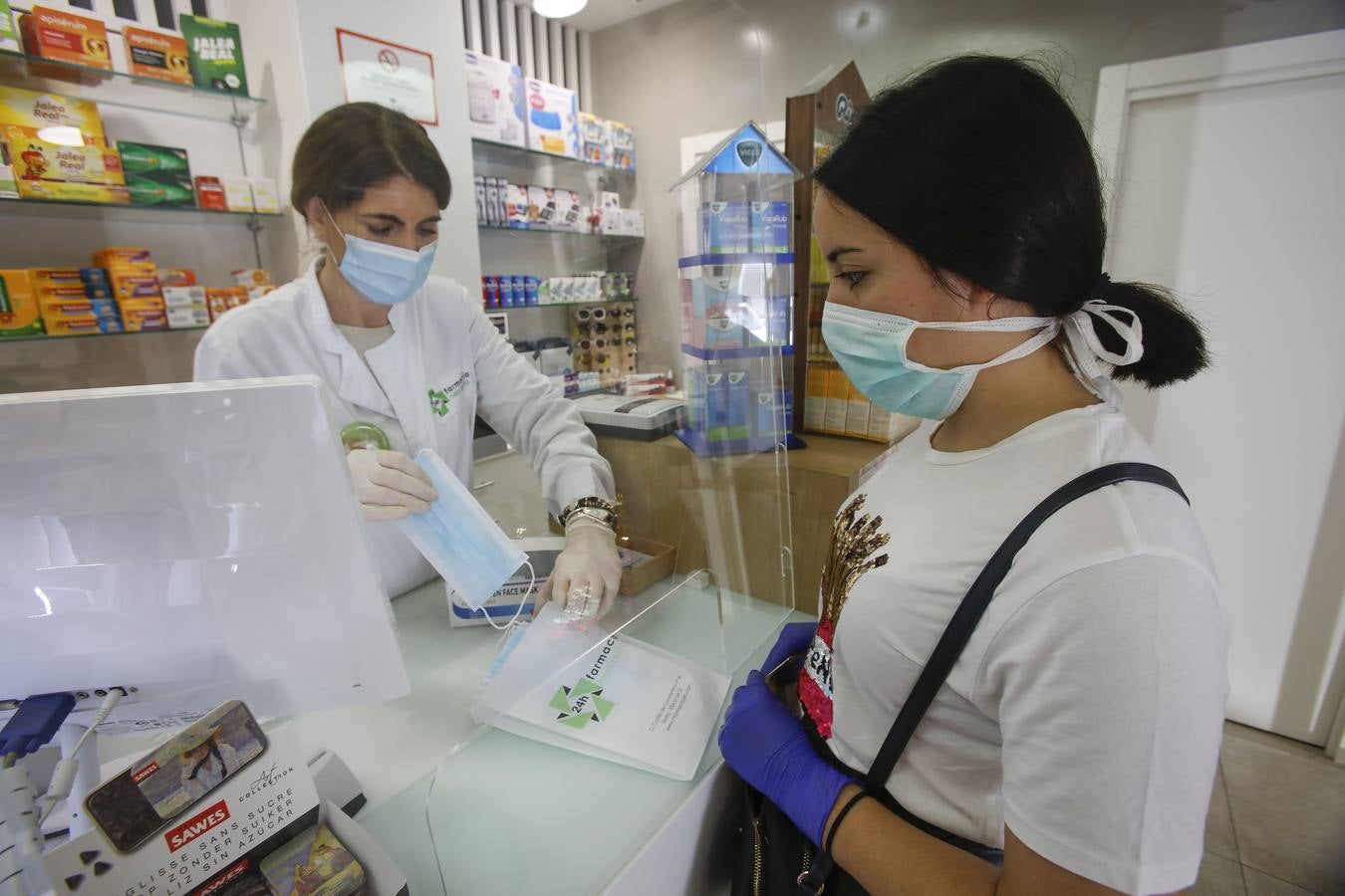 Coronavirus en Sevilla: disponibilidad de mascarillas FFP2 en algunas farmacias