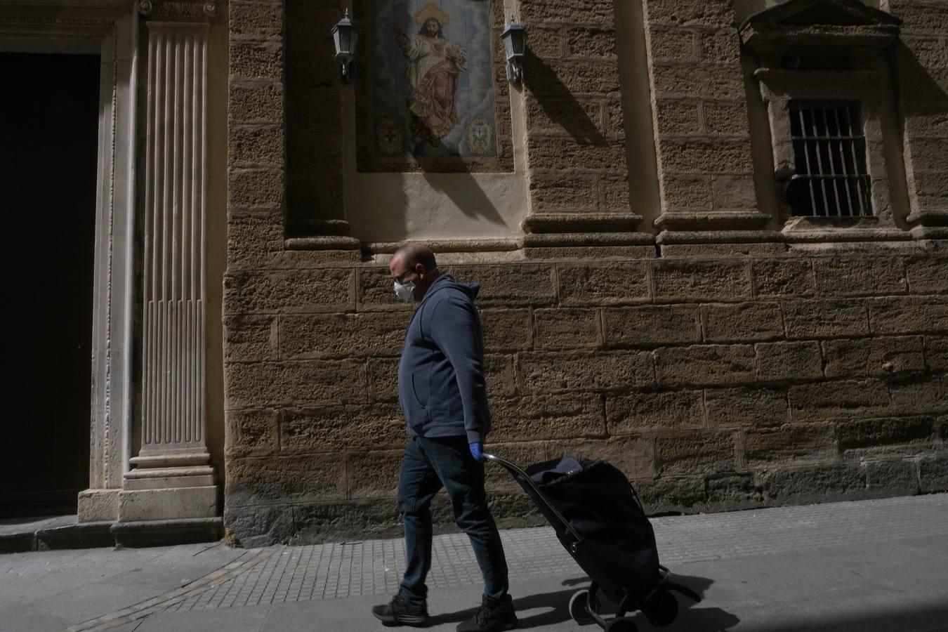 FOTOS: Así vive Cádiz el 22 de abril en estado de alarma por el coronavirus