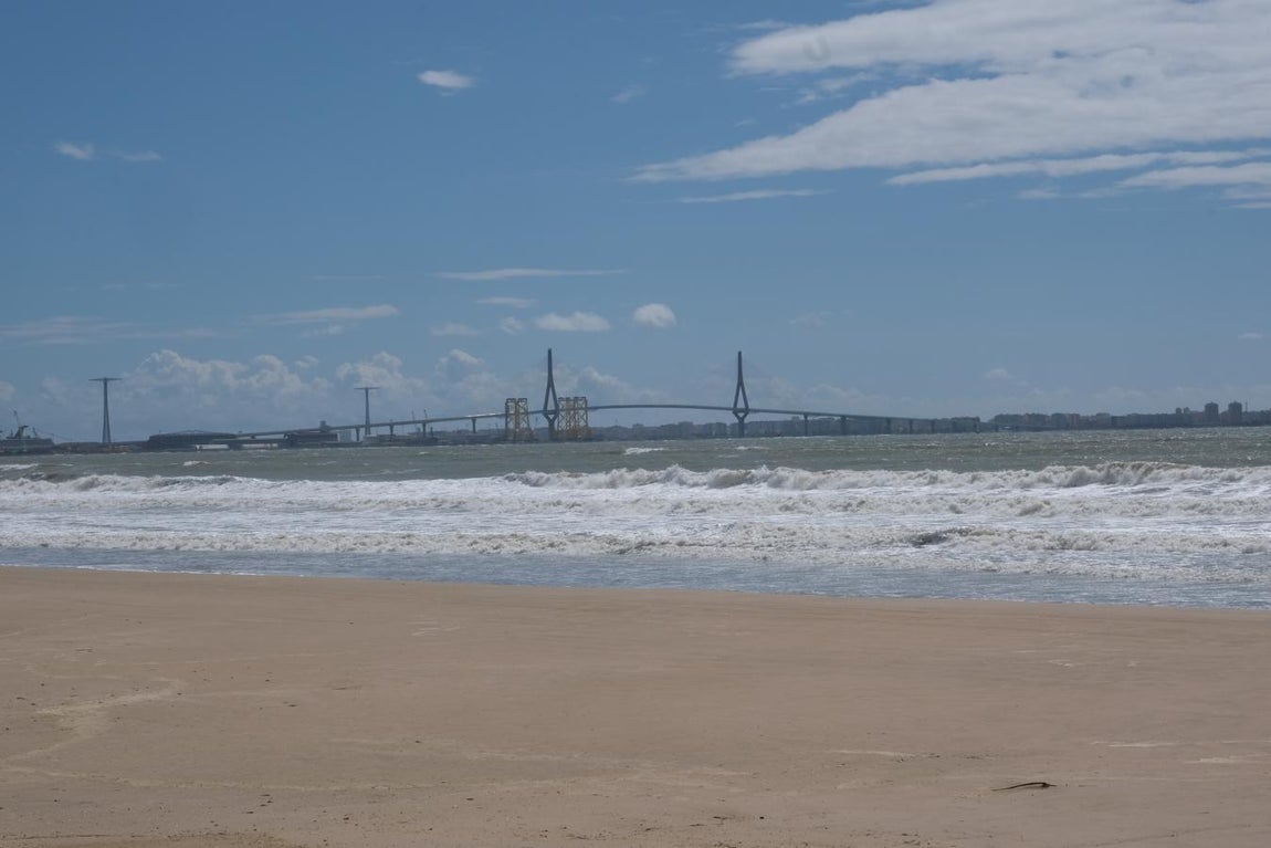 FOTOS: Las playas de Cádiz comienzan su puesta a punto para el verano