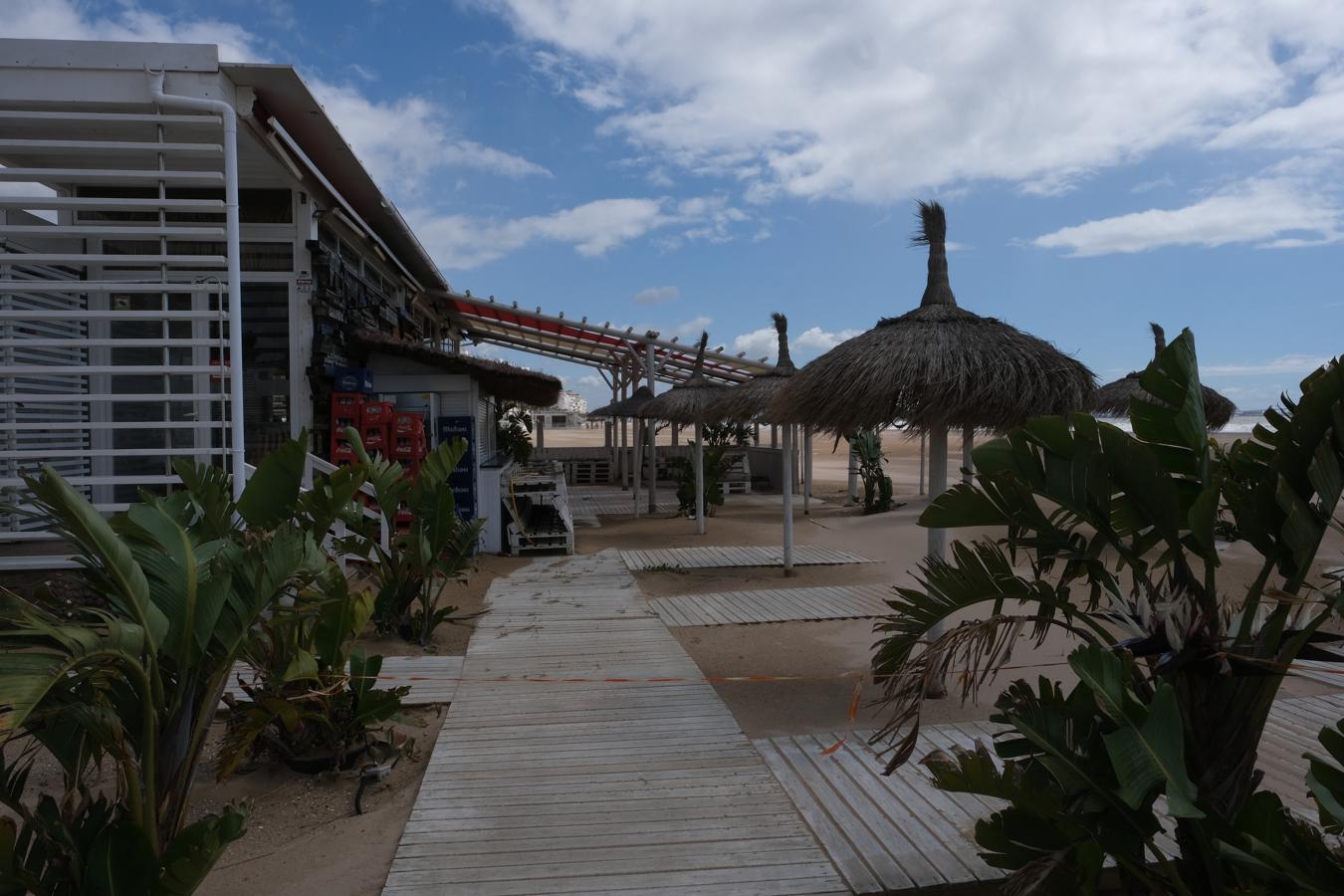 FOTOS: Las playas de Cádiz comienzan su puesta a punto para el verano