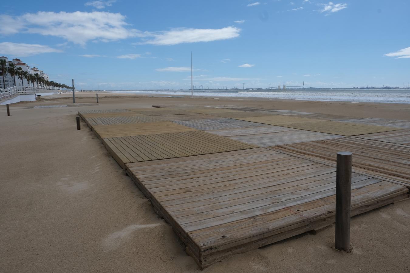 FOTOS: Las playas de Cádiz comienzan su puesta a punto para el verano