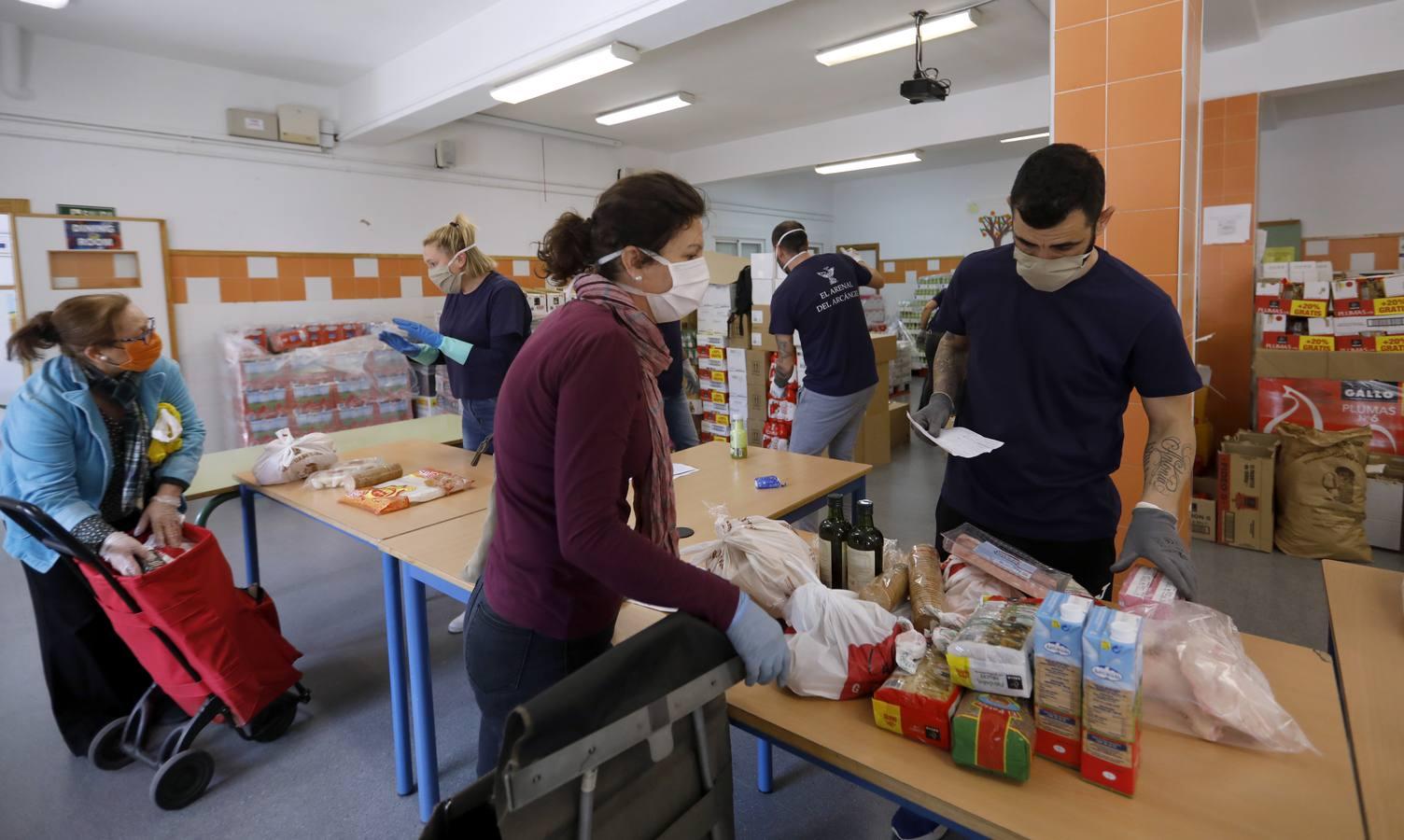 El reparto de comida de &quot;Todos por Córdoba&quot;, en imágenes