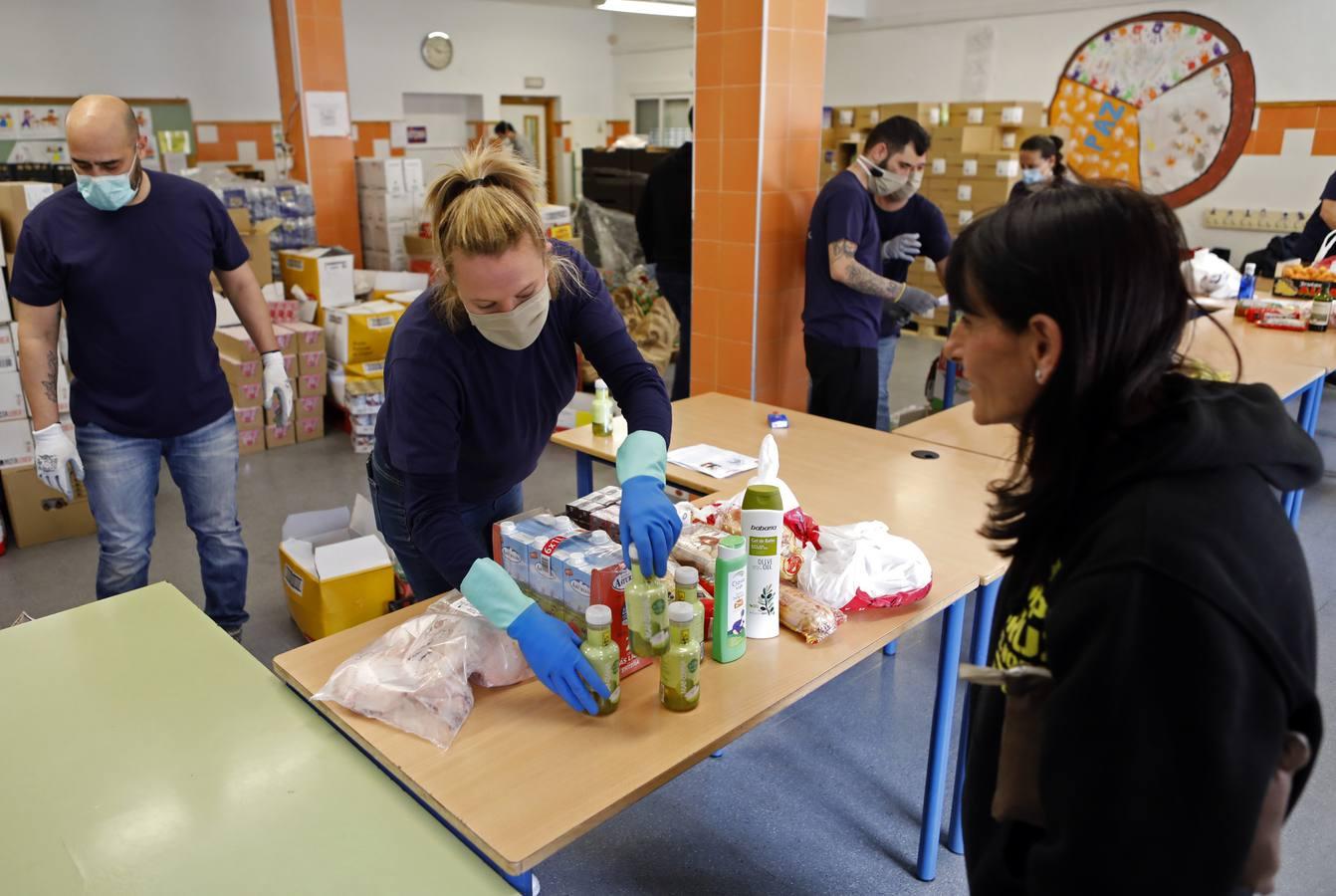 El reparto de comida de &quot;Todos por Córdoba&quot;, en imágenes