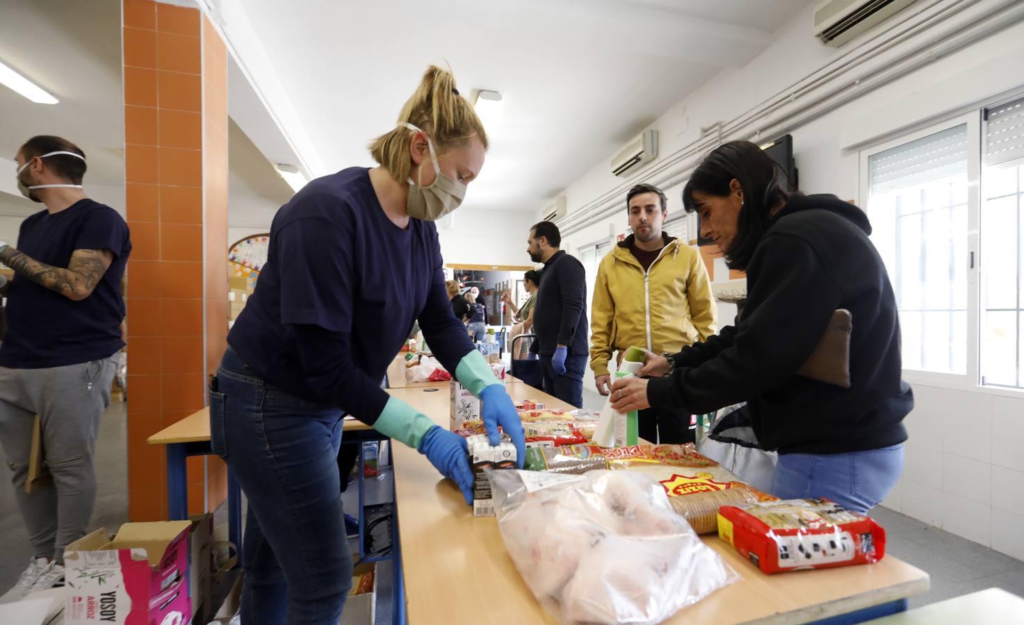 El reparto de comida de &quot;Todos por Córdoba&quot;, en imágenes